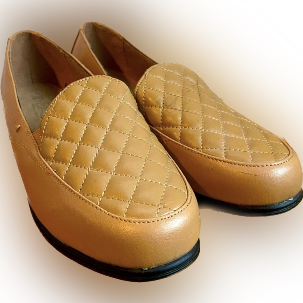 Mushrooms Women’s Quilted Brown Leather Flat Loafer Slip On Size 10 New W/O Box